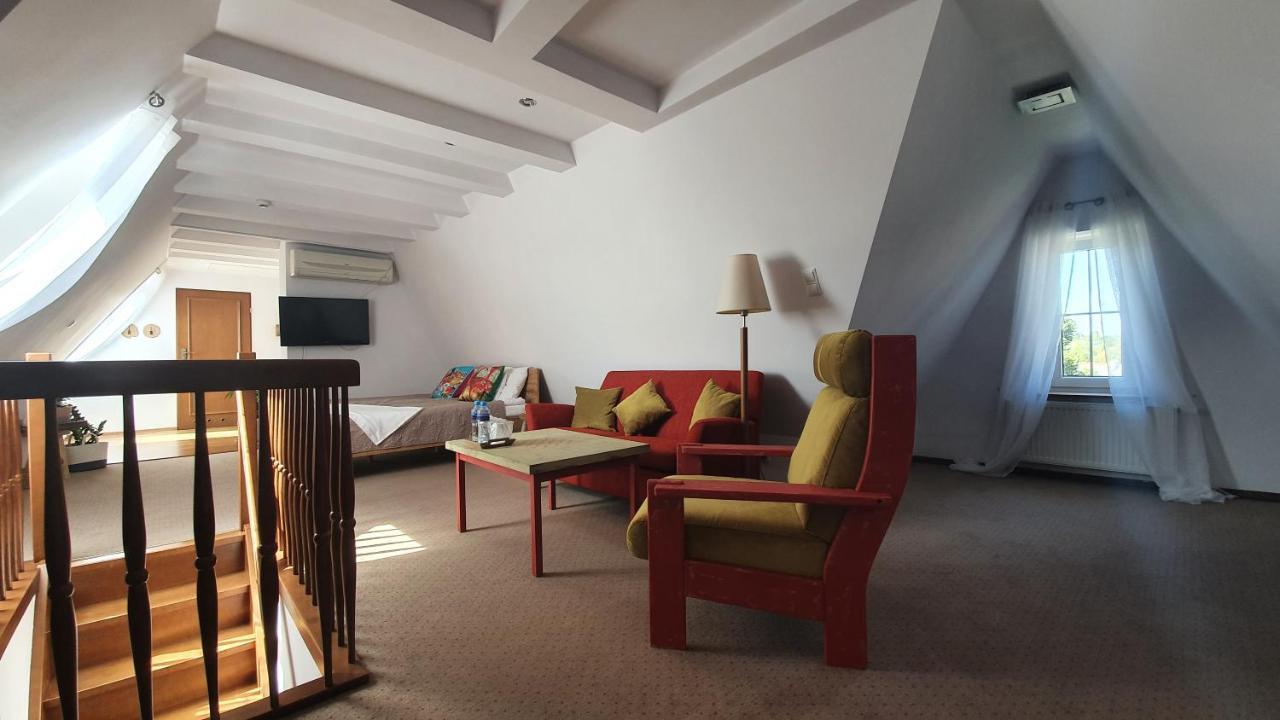 Hotel Siesta Świebodzin Esterno foto