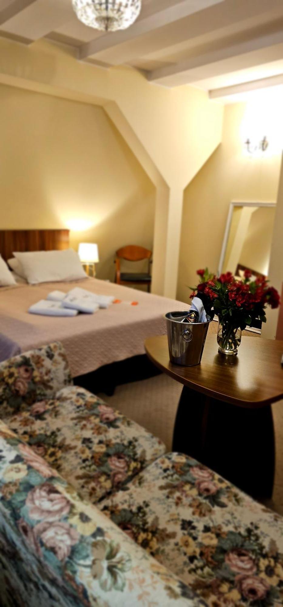 Hotel Siesta Świebodzin Esterno foto
