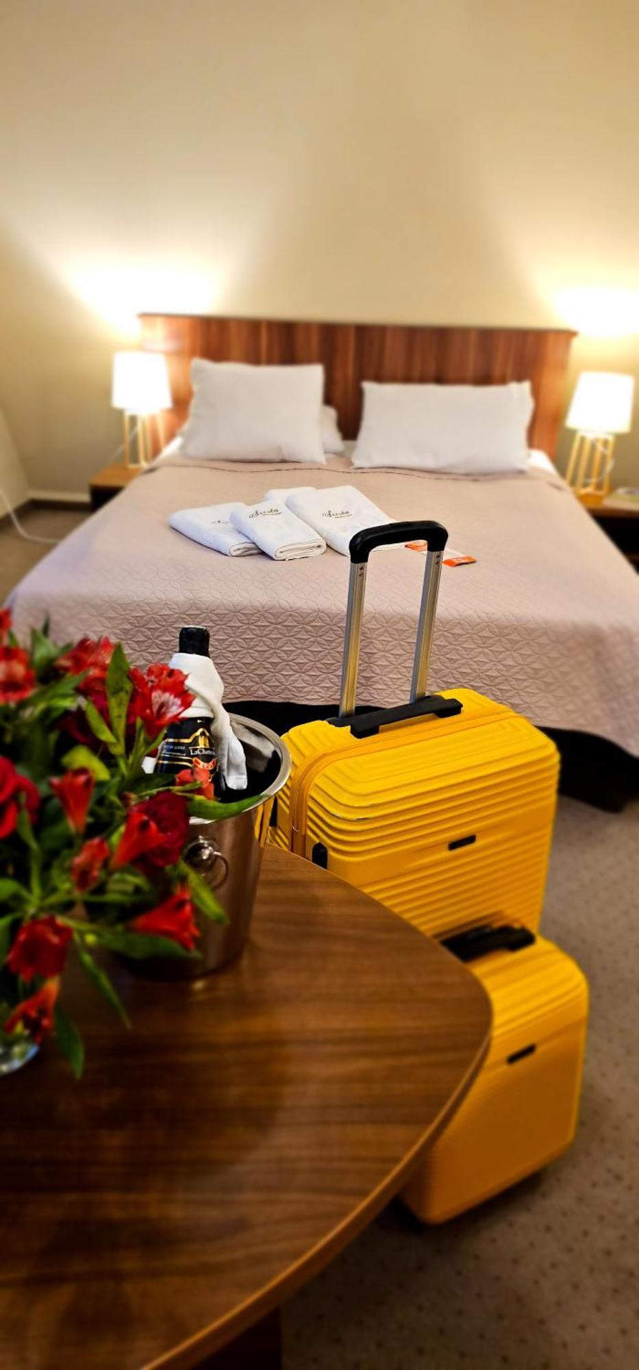 Hotel Siesta Świebodzin Esterno foto