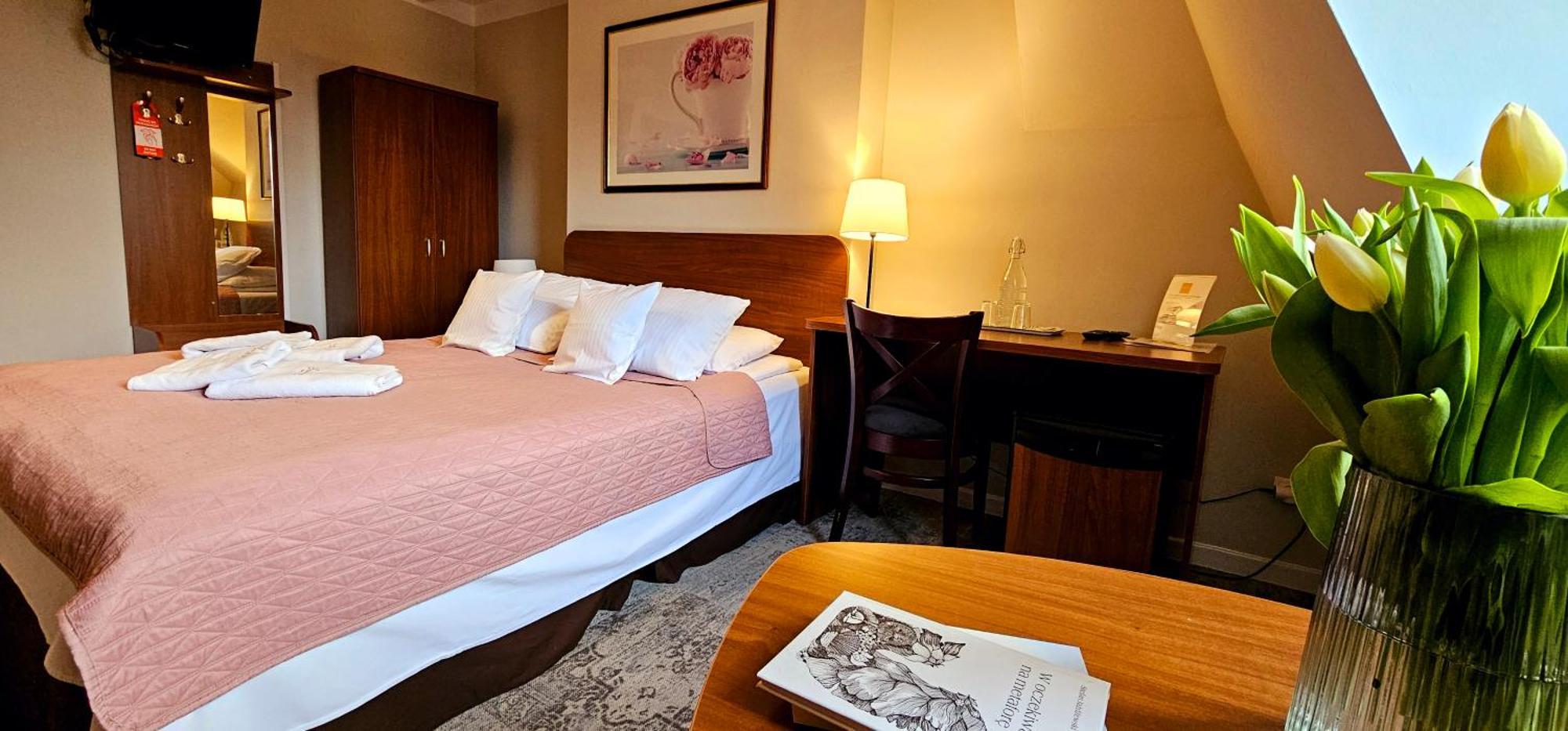 Hotel Siesta Świebodzin Esterno foto