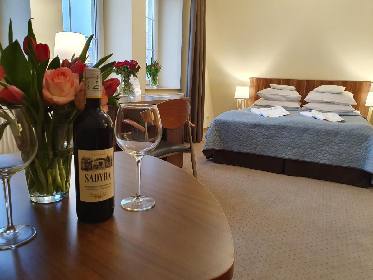 Hotel Siesta Świebodzin Esterno foto