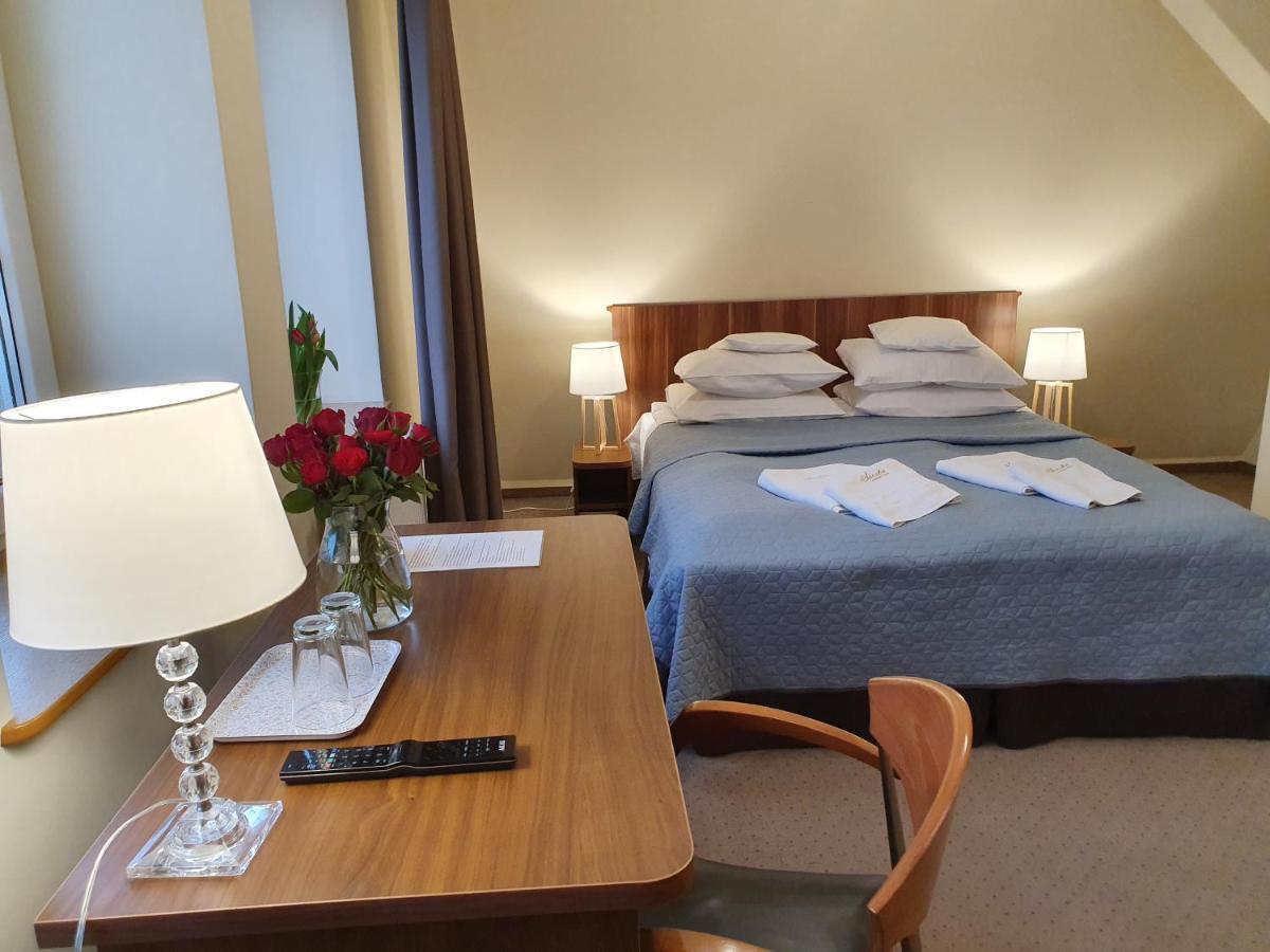 Hotel Siesta Świebodzin Esterno foto